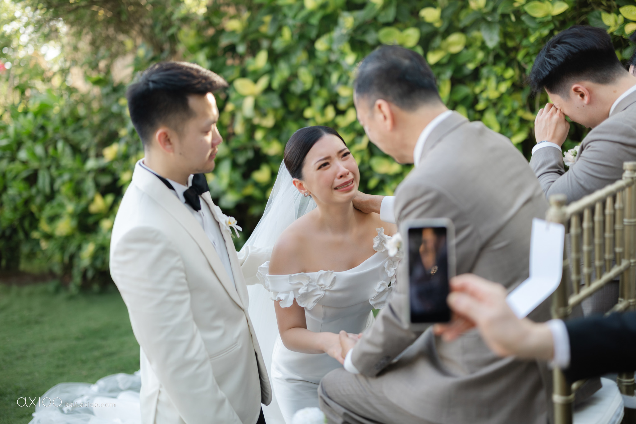 Axioo: A Study in Softness: A Wonderland Uluwatu Wedding in Bali